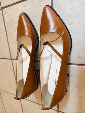 Pointed Mary Jane Flats in Tan Leather